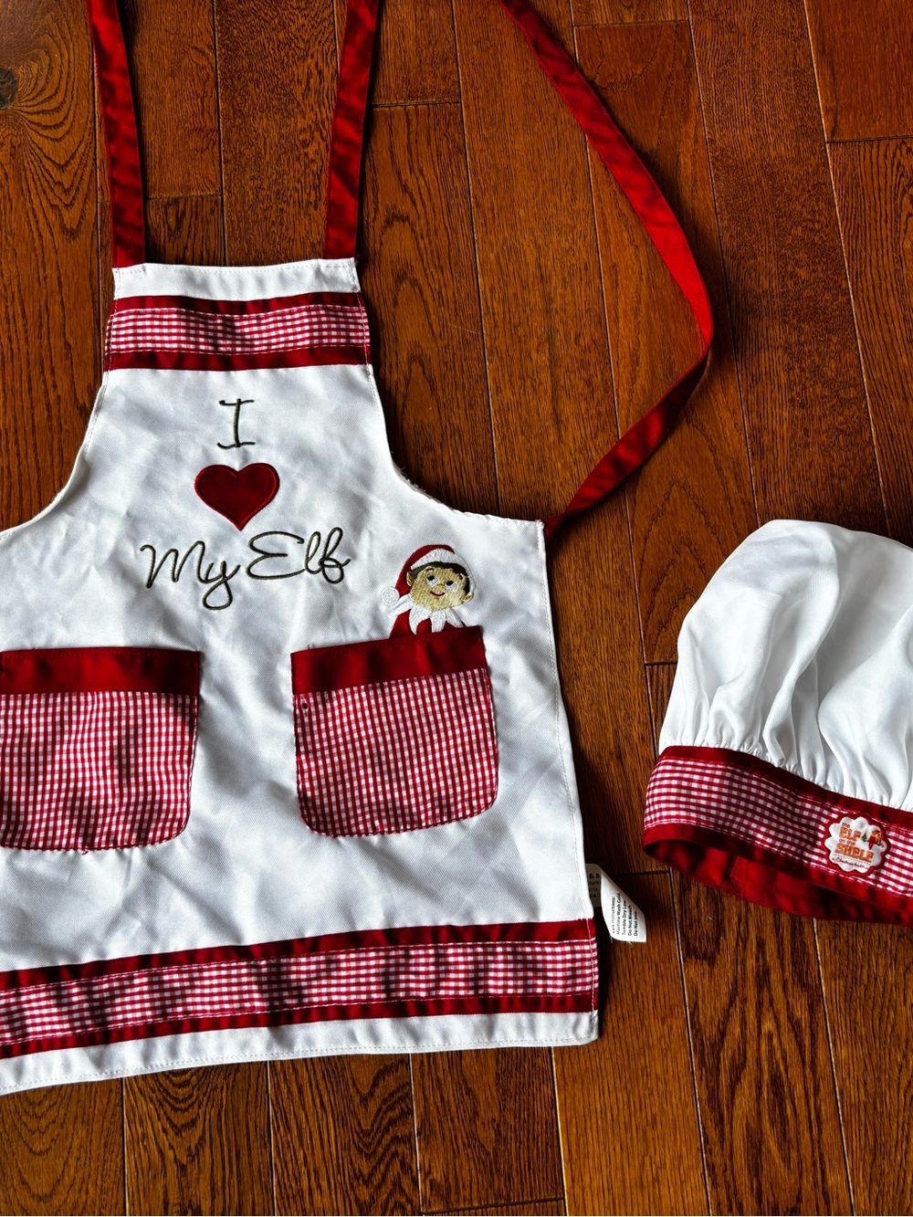 Elf on the Shelf Kids Apron and Adjustable Chef’s Hat Set.